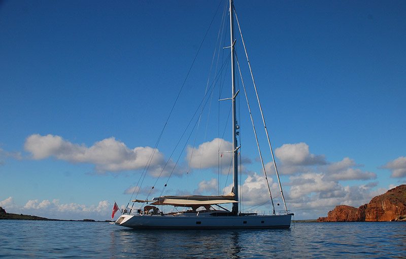 southern wind 100 sailing the Galapagos